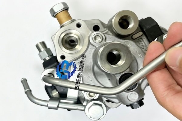 VH22100E0430 Fuel Supply Pump for Kobelco SK200-9 Excavator VH22100E0430 Fuel Supply Pump for Kobelco SK200-9 Excavator